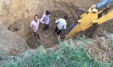 अचानक धंसी मिट्टी, 30 फीट गहरे गड्ढे से निकाले गए चाचा-भतीजा के श/व, चीख-पुकार से गूंजा गांव