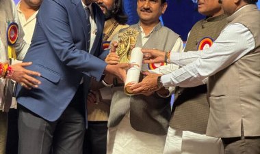 CG NEWS: राज्य अलंकरण समारोह 2026 में छत्तीसगढ़ ओलंपिक संघ के संयुक्त सचिव मोहम्मद अकरम खान शहीद विनोद चौबे सम्मान से सम्मानित