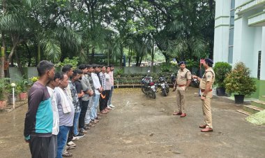 गुंडा एवं निगरानी बदमाशों को थाने बुलाकर दी कड़ी चेतावनी, पुलिस की पैनी नजर; अपराध किया तो होगी कठोर प्रतिबंधात्मक कार्रवाई