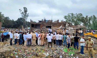 पटाखा फैक्ट्री में जोरदार धमाका, 8 लोगों की मौत, 22 लोगों का सुरक्षित रेस्क्यू, देखें हादसे के बाद का वीडियो