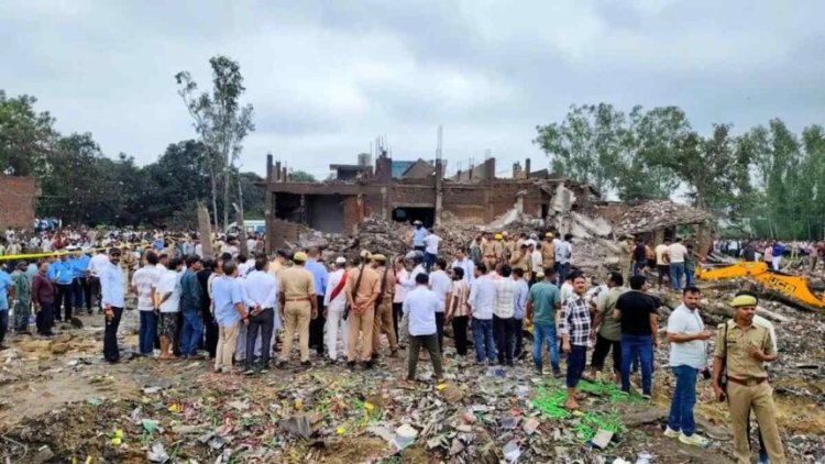पटाखा फैक्ट्री में जोरदार धमाका, 8 लोगों की मौत, 22 लोगों का सुरक्षित रेस्क्यू, देखें हादसे के बाद का वीडियो